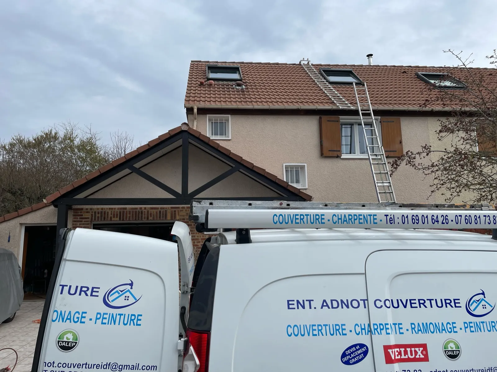 Véhicule Adnot Couverture sur un chantier à Montigny-le-Bretonneux