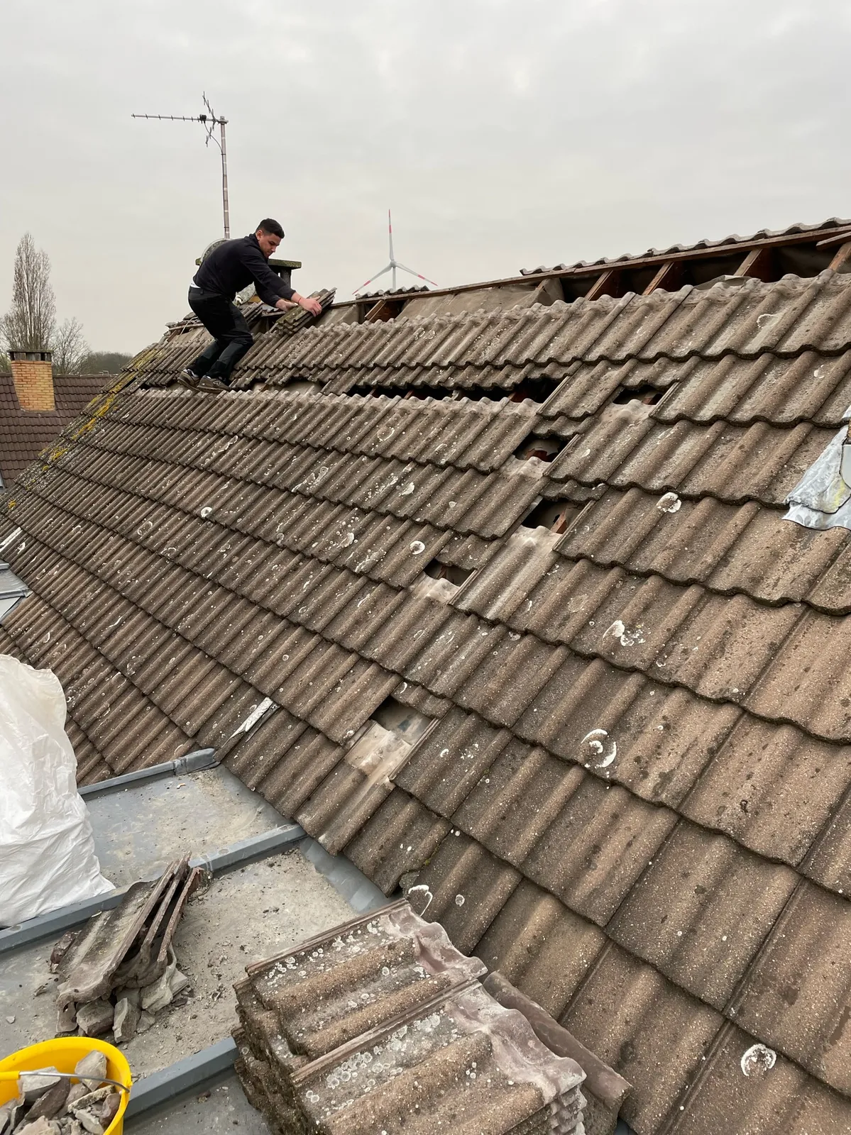 Réparation de toiture par un couvreur Adnot dans les Yvelines