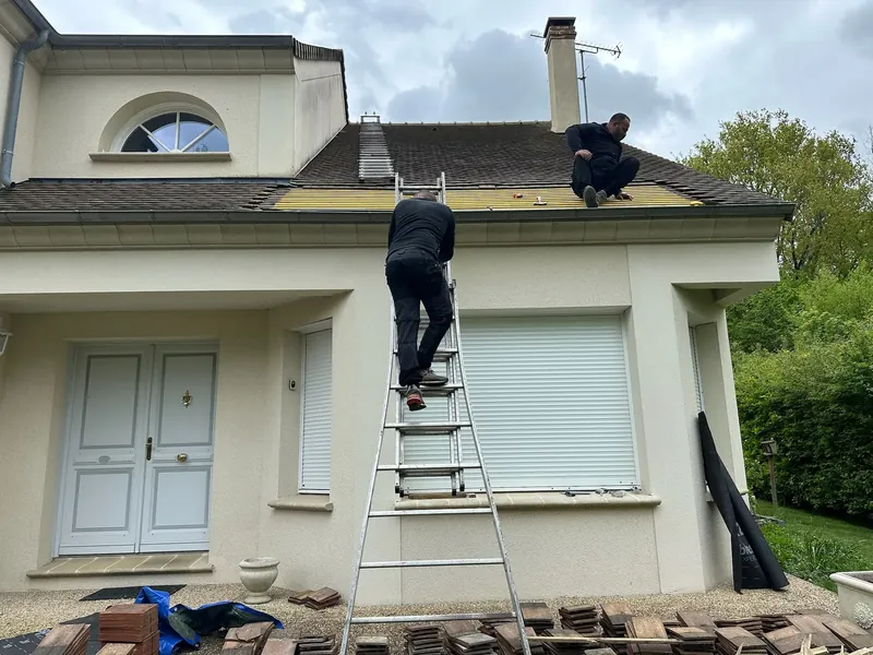 Reprise de la gouttière en bord de toit