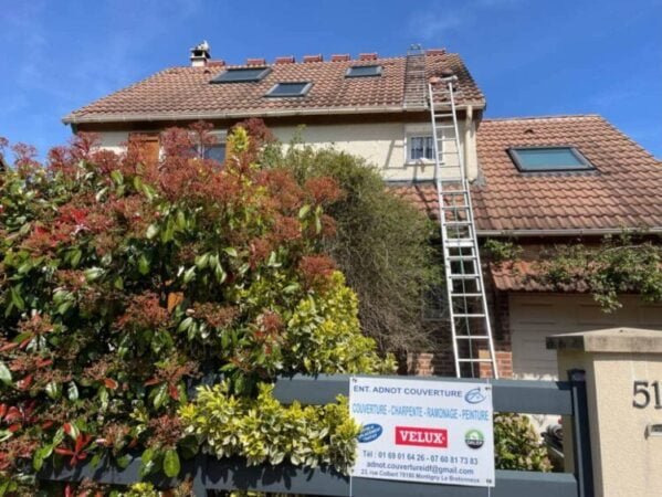Vue sur une toiture interventioon en cours fwa