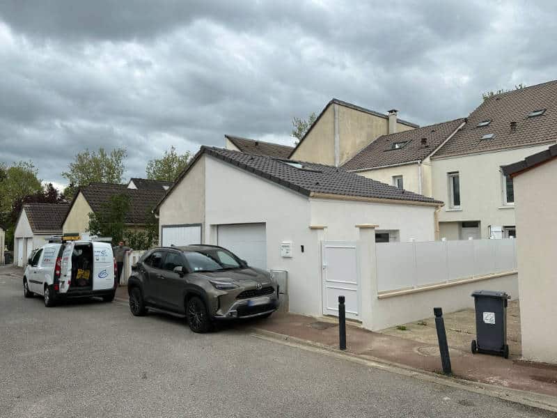 Intervention en cours à montigny le Bretonneurx pour la réparation de toiture