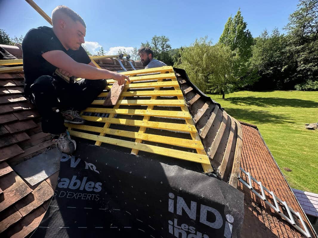 Remplacement d'une toiture pose de nouvelles tuiles, Adnot couverture dans les Yvelines